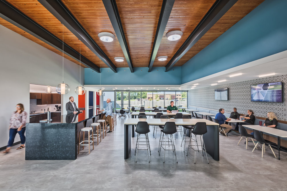 Daylit interior with tubular daylighting devices
